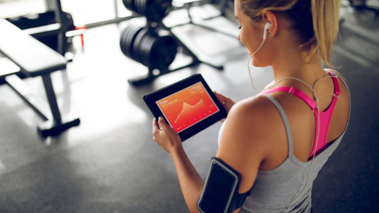 How to Use Fitness Tracking Tools
